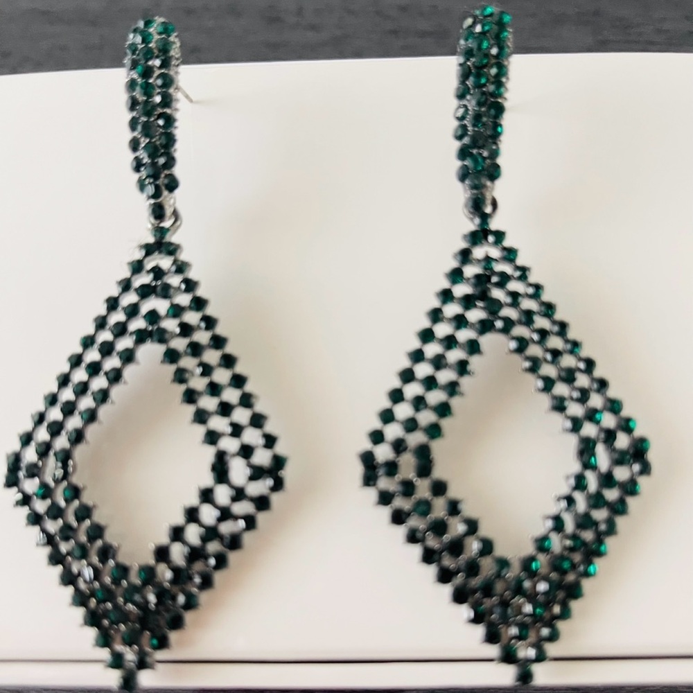 Elegant Green Diamond-Shaped Earrings